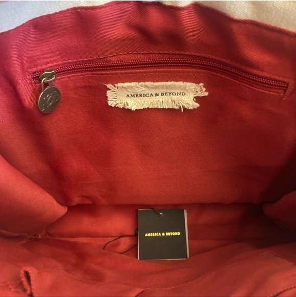 Beautiful America & Beyond Tote NWT - Picture 6 of 7
